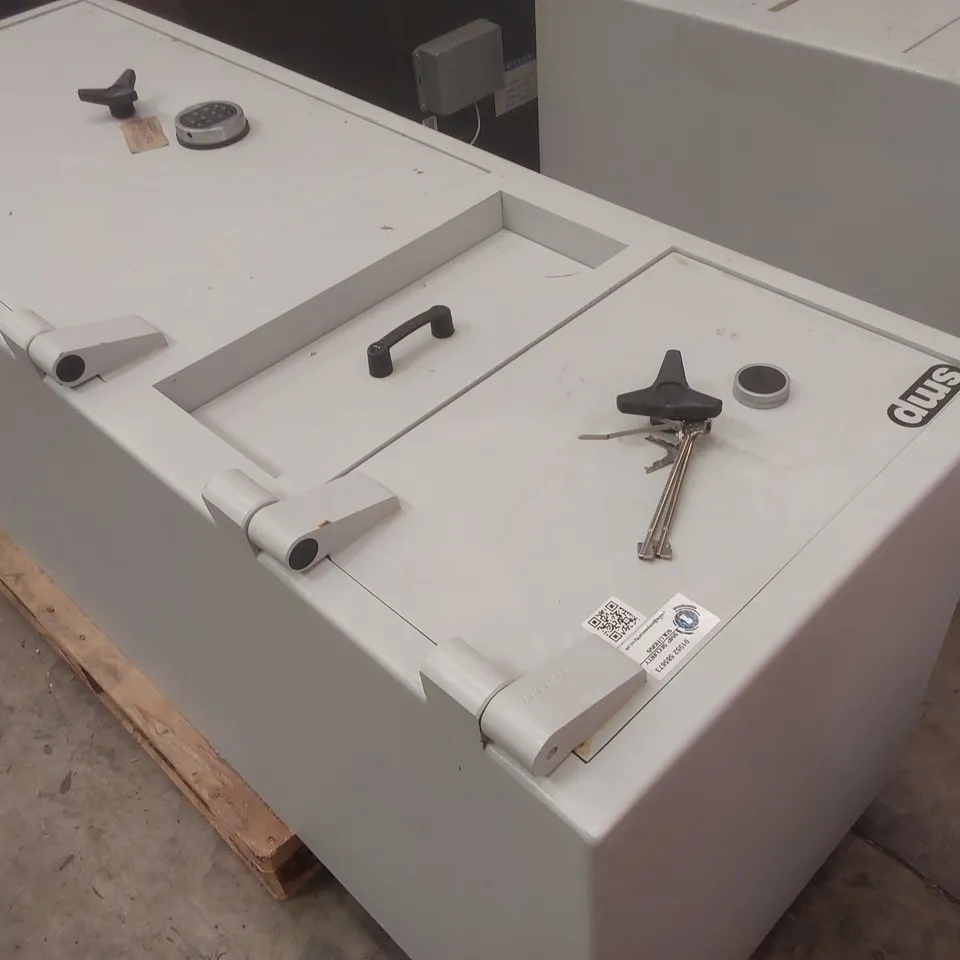 SMP LARGE HEAVY DUTY COMBINATION SAFE