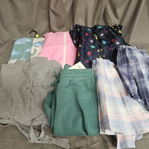BOX OF APPROXIMATELY 30 ASSORTED KIDS CLOTHING ITEMS TO INCUDE - SKIRTS, PYJAMAS, JACKET, ETC