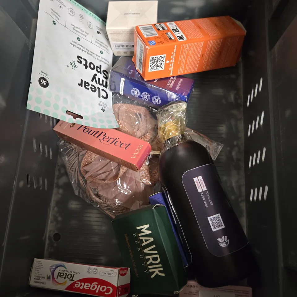 APPROXIMATEY 20 ASSORTED HEALTH AND BEAUTY PRODUCTS TO INCLUDE - CERAVE HYDRATING CLEANSER - SOLSKIN TAN DROPS - RADOX SHOWER GEL - ETC