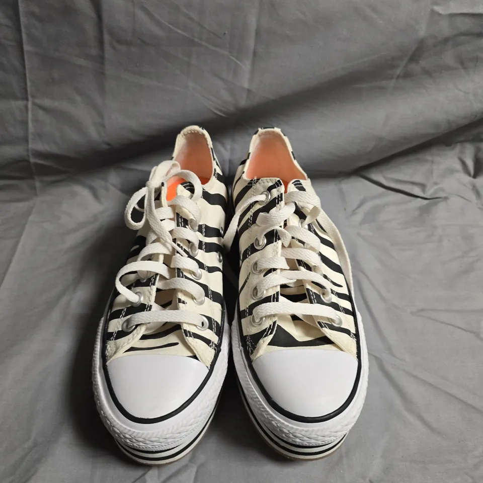 UNBOXED PAIR OF CONVERSE ALL STAR PLATFORM SHOES - UK SIZE 5