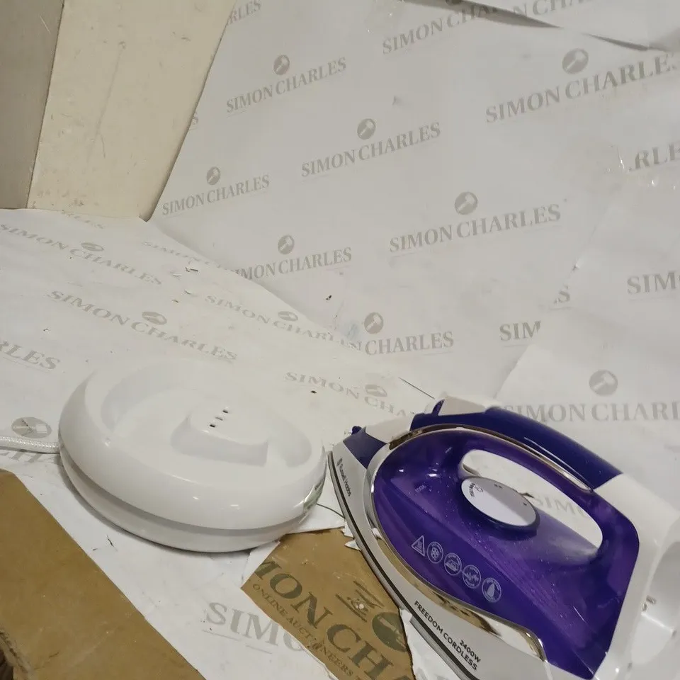 RUSSELL HOBBS FREEDOM CORDLESS 2400W IRON