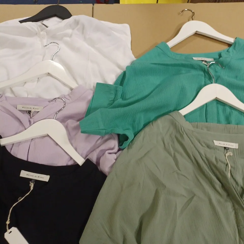 BOX OF APPROX 6 ASSORTED ITEMS OF MAISON DE NIMES CLOTHING IN VARIOUS SIZES AND STYLES