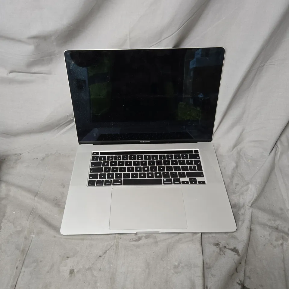 APPLE MACBOOK PRO – SILVER LAPTOP, BOXED. NO ACCESSORIES