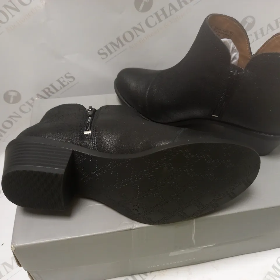 BOXED VIONIC WOMANS BLACK METALIC ANKLE BOOTS - SIZE 4