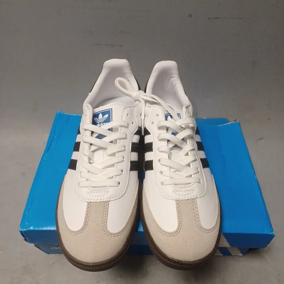 BOXED PAIR OF ADIDAS SAMBA OG TRAINERS - UK SIZE 5.5