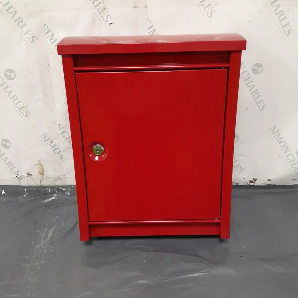 LOCKABLE SMALL POSTBOX IN RED