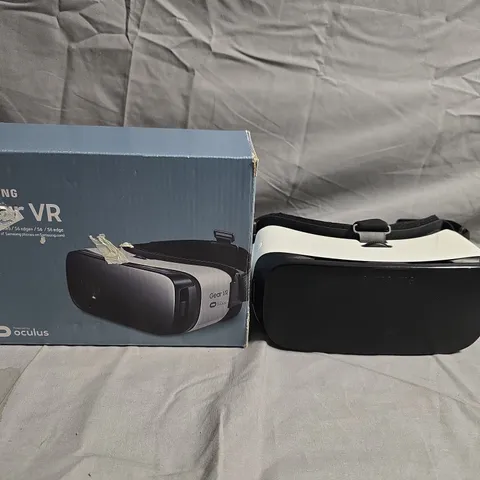 Samsung Gear VR – Powered by Oculus (Boxed)