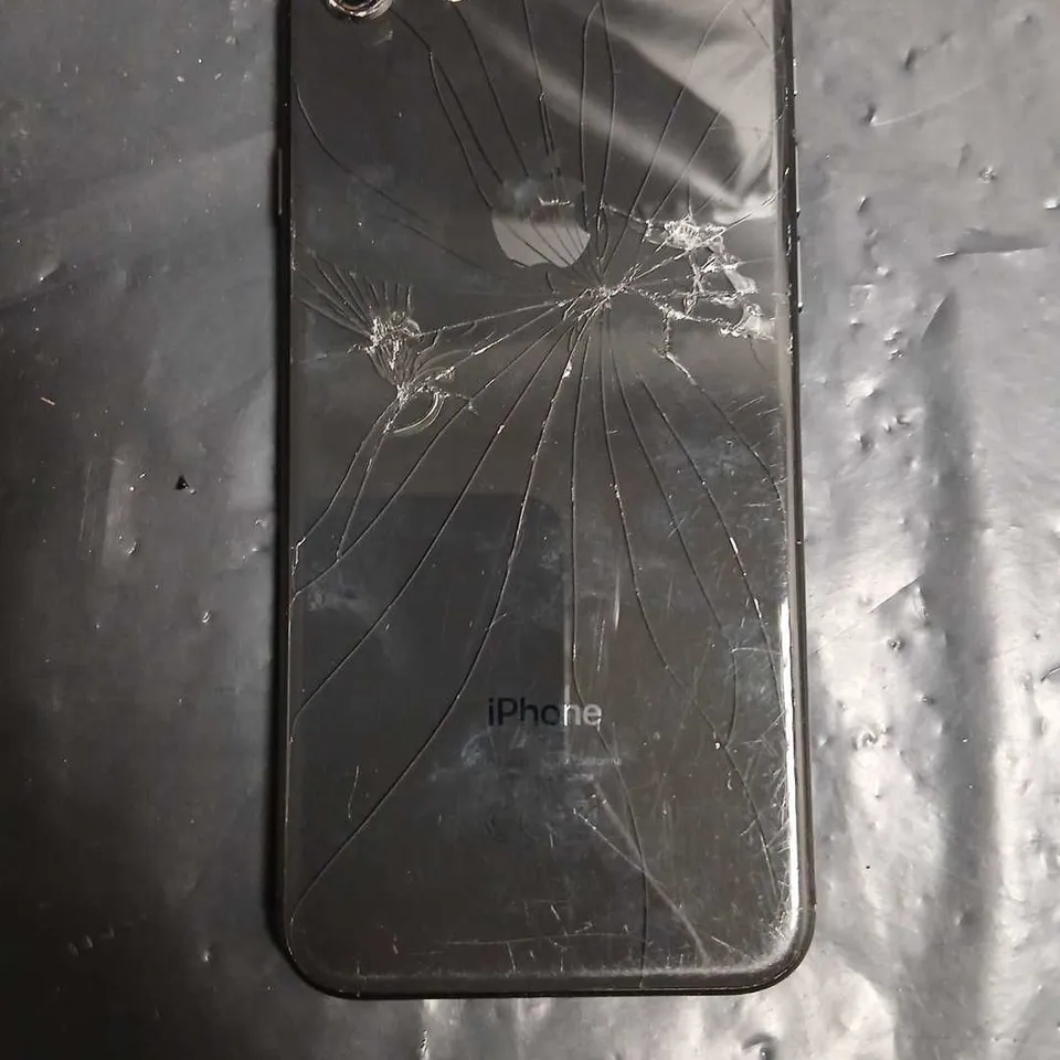 APPLE IPHONE – BLACK, CRACKED SCREEN MODEL UNVERIFIED