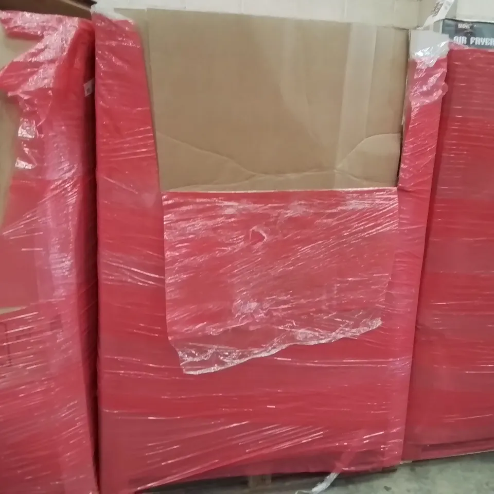 PALLET OF ASSORTED ITEMS TO INCLUDE: BOXED OFFICE/GAMING CHAIRS, COMFEE' ANGLED COOKED HOOD, AUDIO TURNTABLE, IRONING BOARD ECT