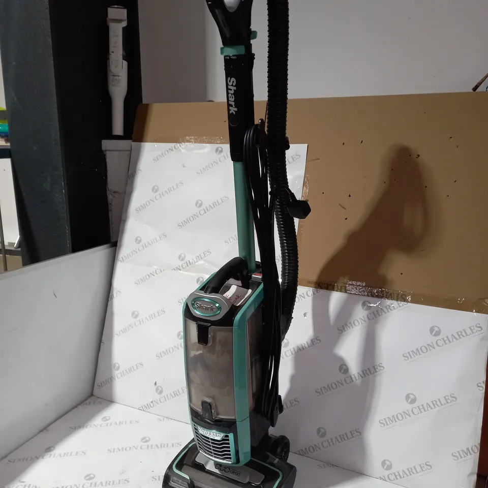 SHARK ANTI HAIR WRAP UPRIGHT VACUUM CLEANER