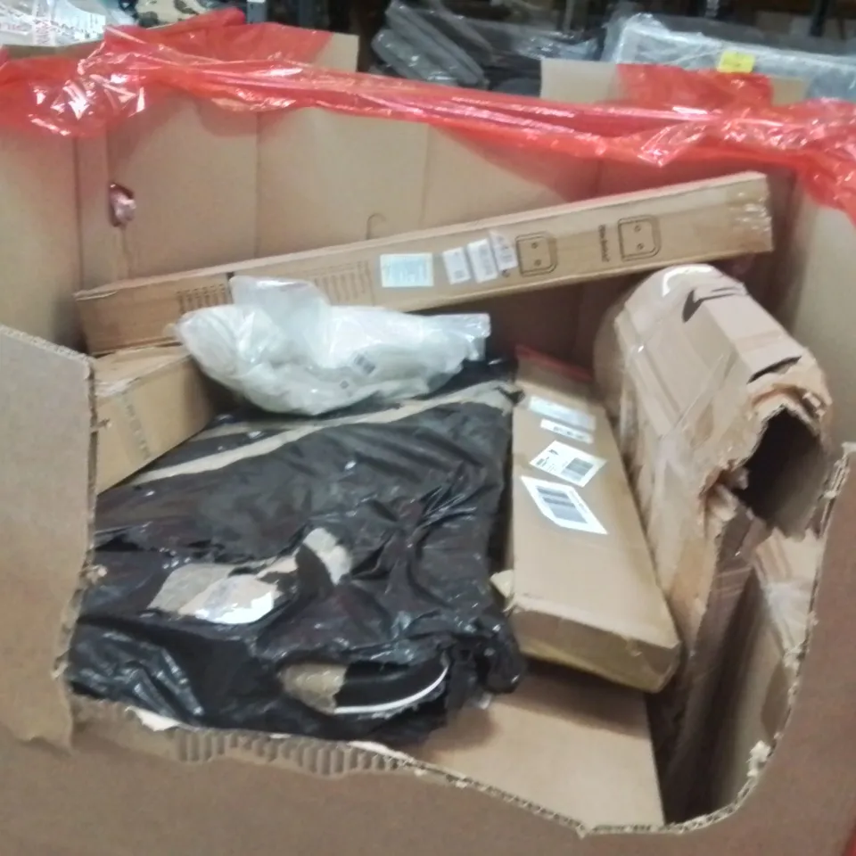 PALLET OF ASSORTED HOUSEHOLD GOODS AND PRODUCTS TO INCLUDE;HEAVY DUTY LIGHT STAND,AREA RUG