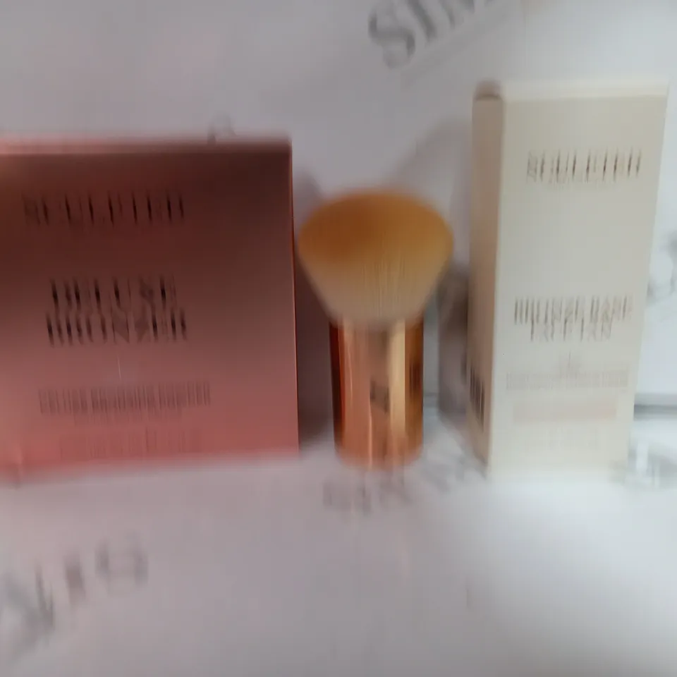 SET OF 3 SCULPTED ITEMS TO INCLUDE - DELUXE BRONZER - BRONZE BASE FACE TAN - BUFFER BRUSH 