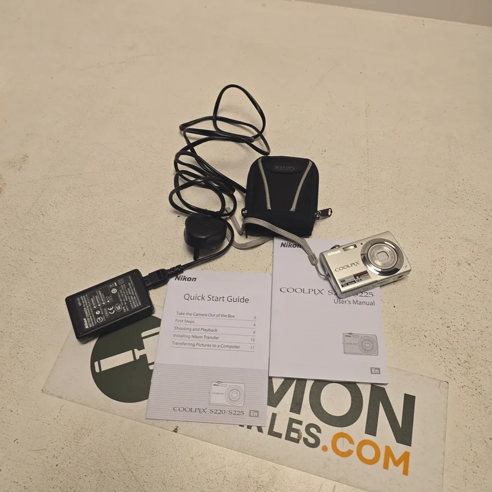 NIKON COOLPIX S220/S225 DIGITAL CAMERA WITH CASE, CHARGER & MANUALS (SILVER)