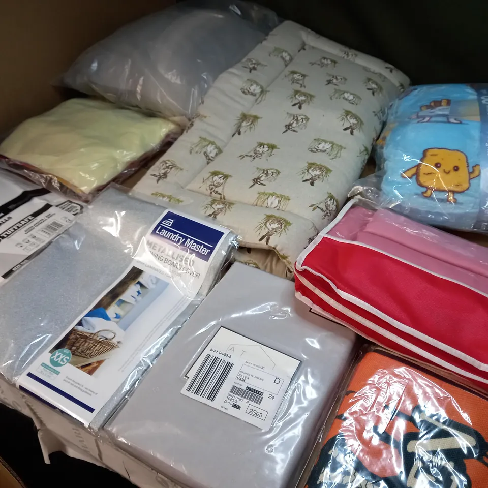 LARGE BOX OF APPROXIMATELY 20 ASSORTED HOUSEHOLD ITEMS TO INCLUDE: PEDIGREE HOOVER BAGS, MUFFIN TRAY, HARD HAT
