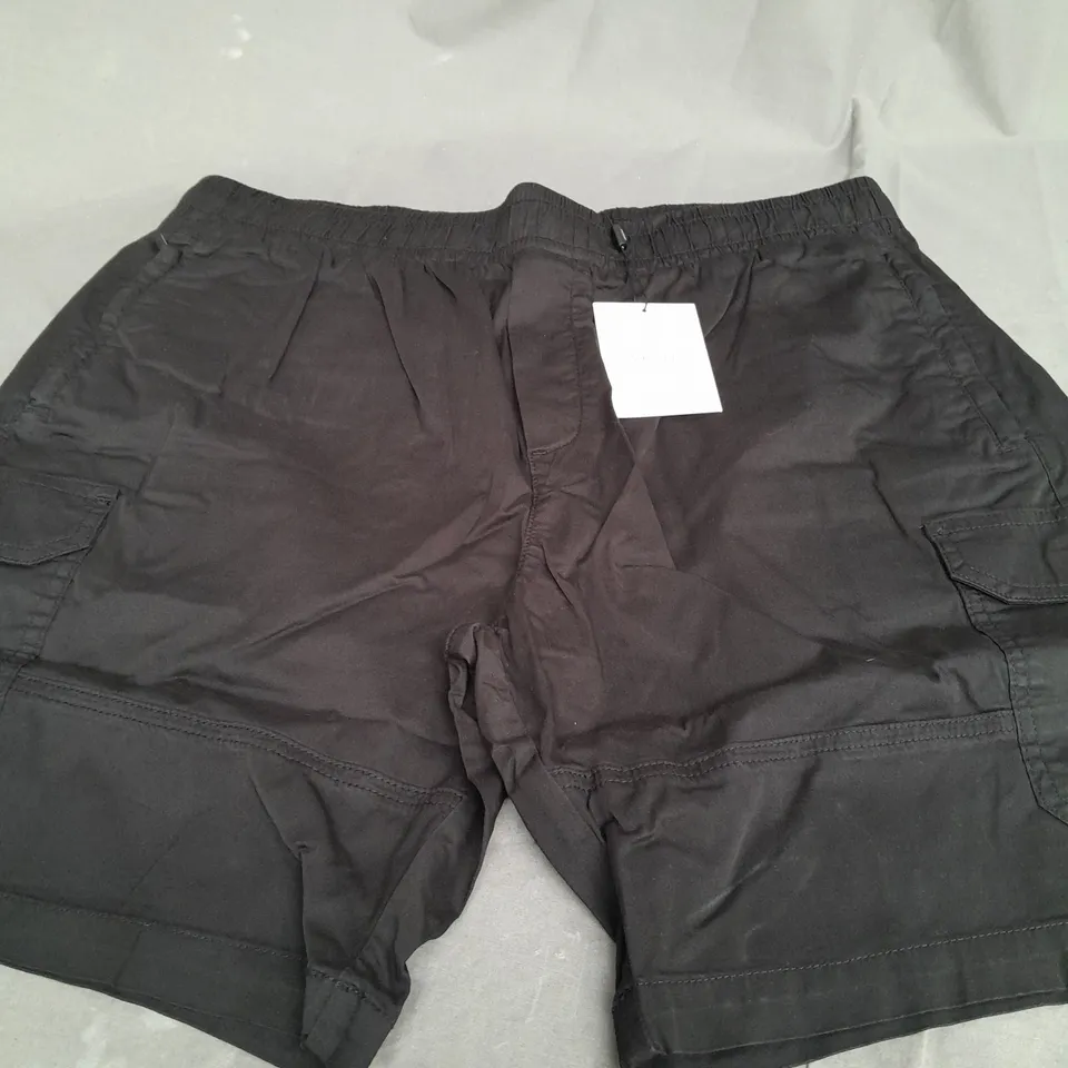 ARNE WORKER CARGO SHORT IN BLACK - XXL