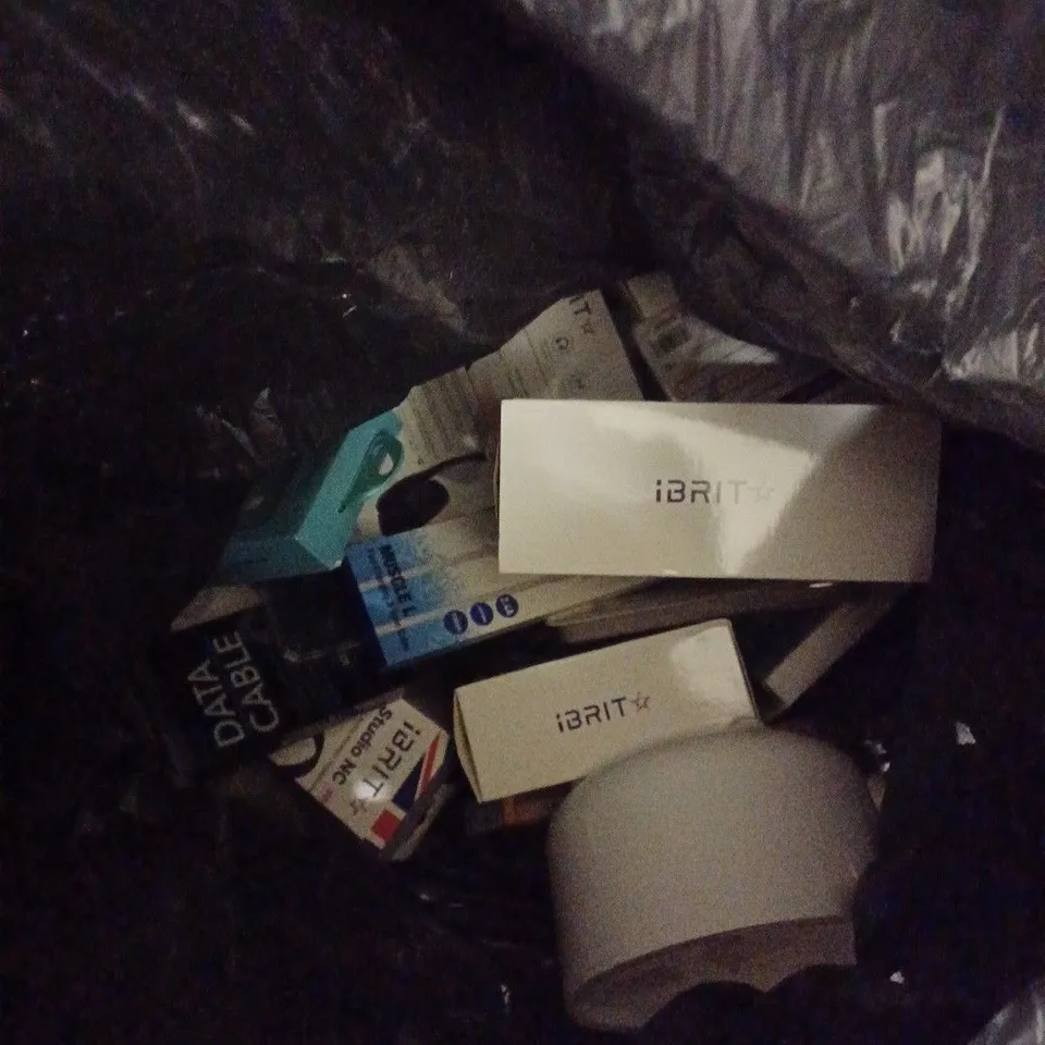 BAG OF ASSORTED ITEMS TOO INCLUDE HEADPHONES , CHARGERS AND CLOTHING ITEMS 