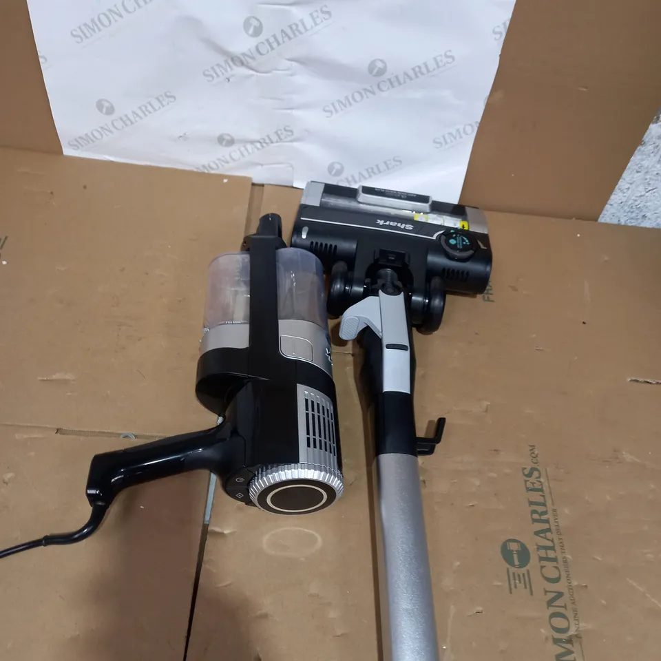 SHARK STRATOS ANTI HAIR WRAP PET PRO VACUUM CLEANER