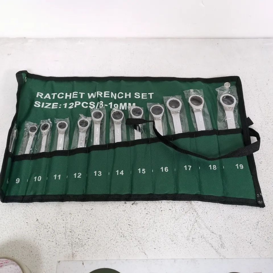 18-PIECE RATCHET WRENCH SET