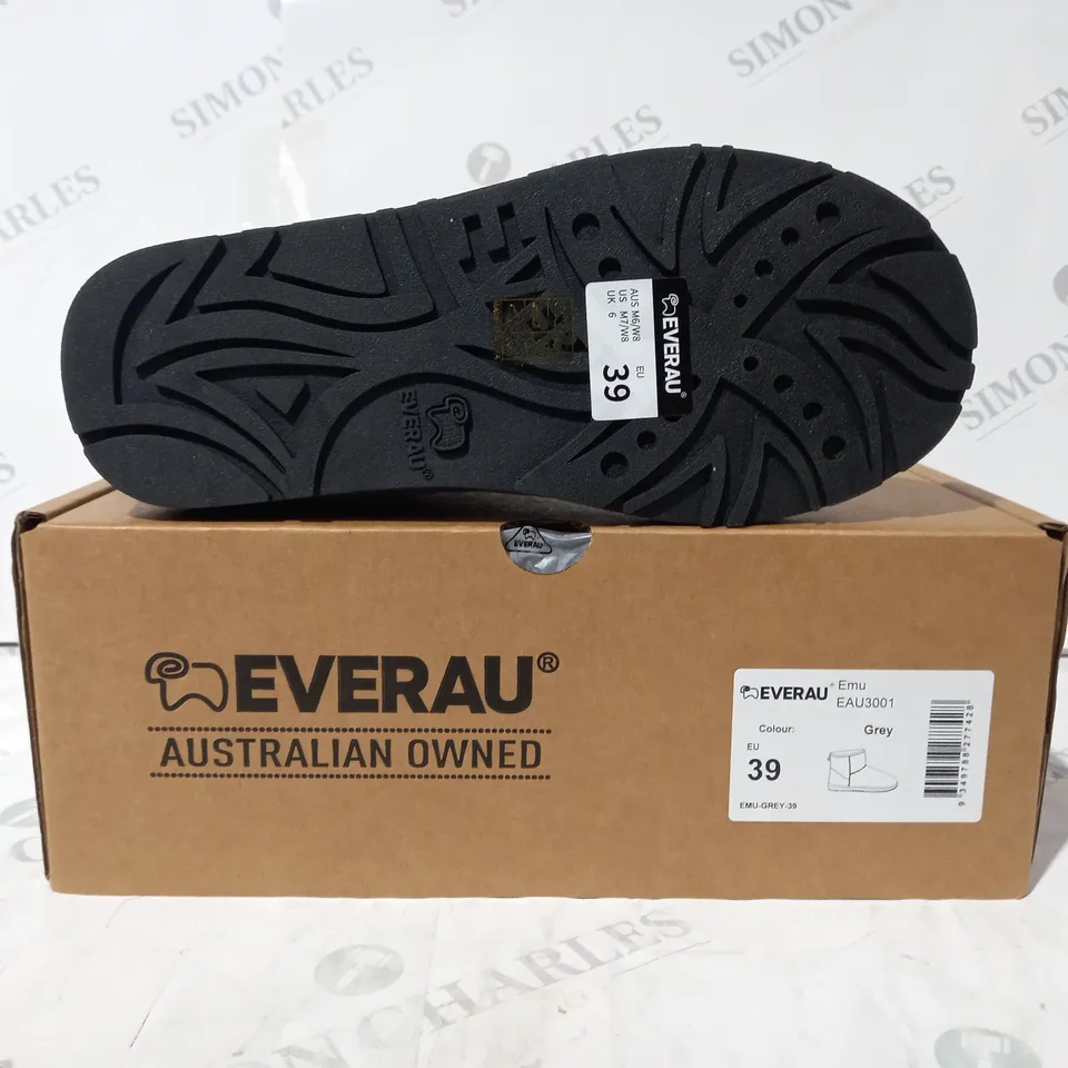 BOXED PAIR OF EVERAU FAUX FUR LINED SHOES IN GREY EU SIZE 39