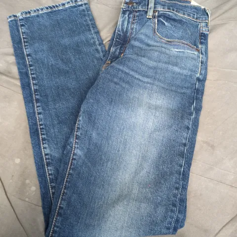 LEVIS 724 HIGH-RISE STRAIGHT JEANS IN BLUE - 30X34