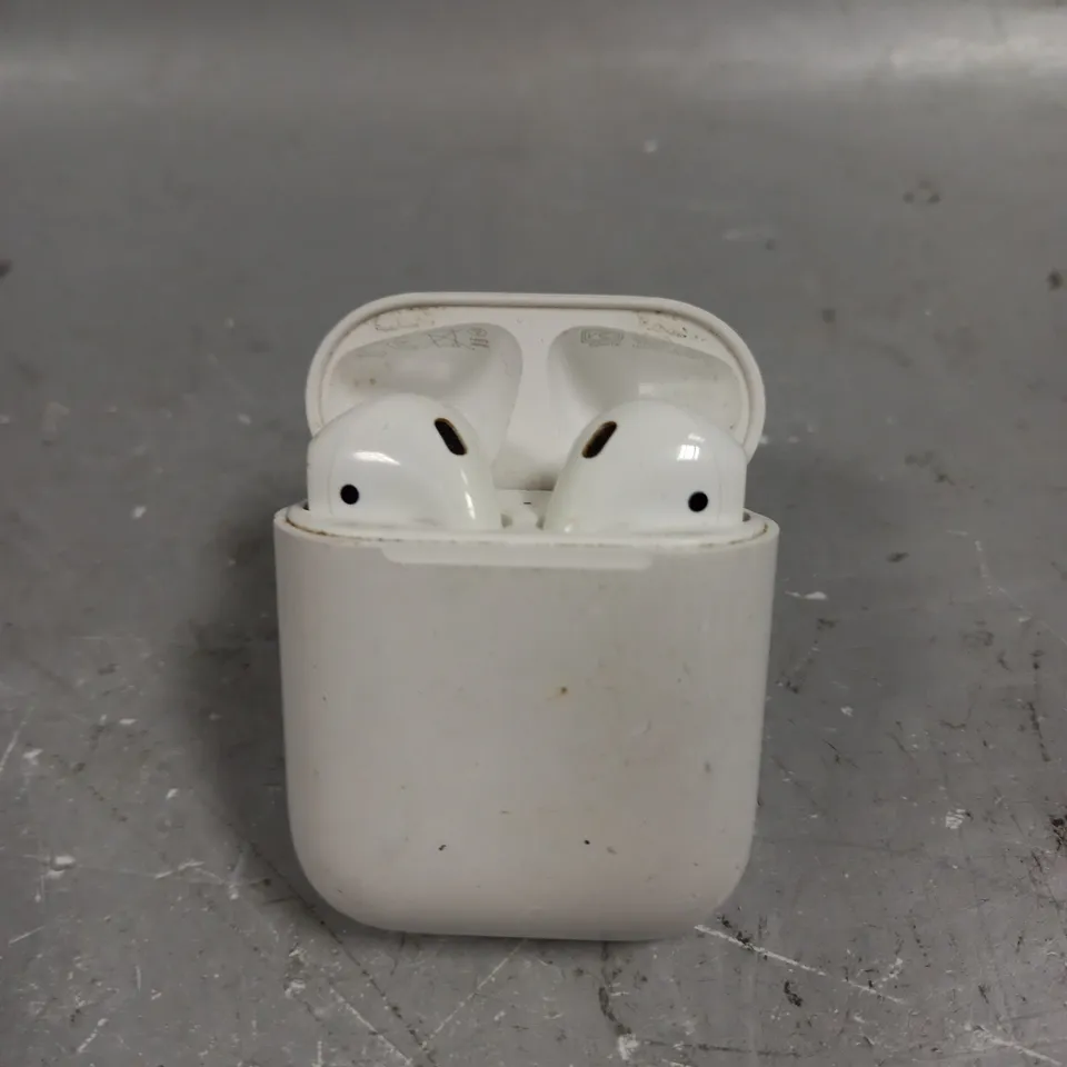 APPLE AIRPODS WITH CHARGING CASE - A1602