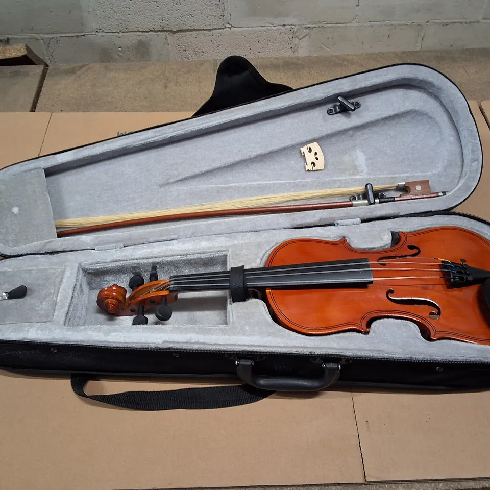 1/2 SIZE VIOLIN WITH BOW – WOODEN INSTRUMENT IN CASE