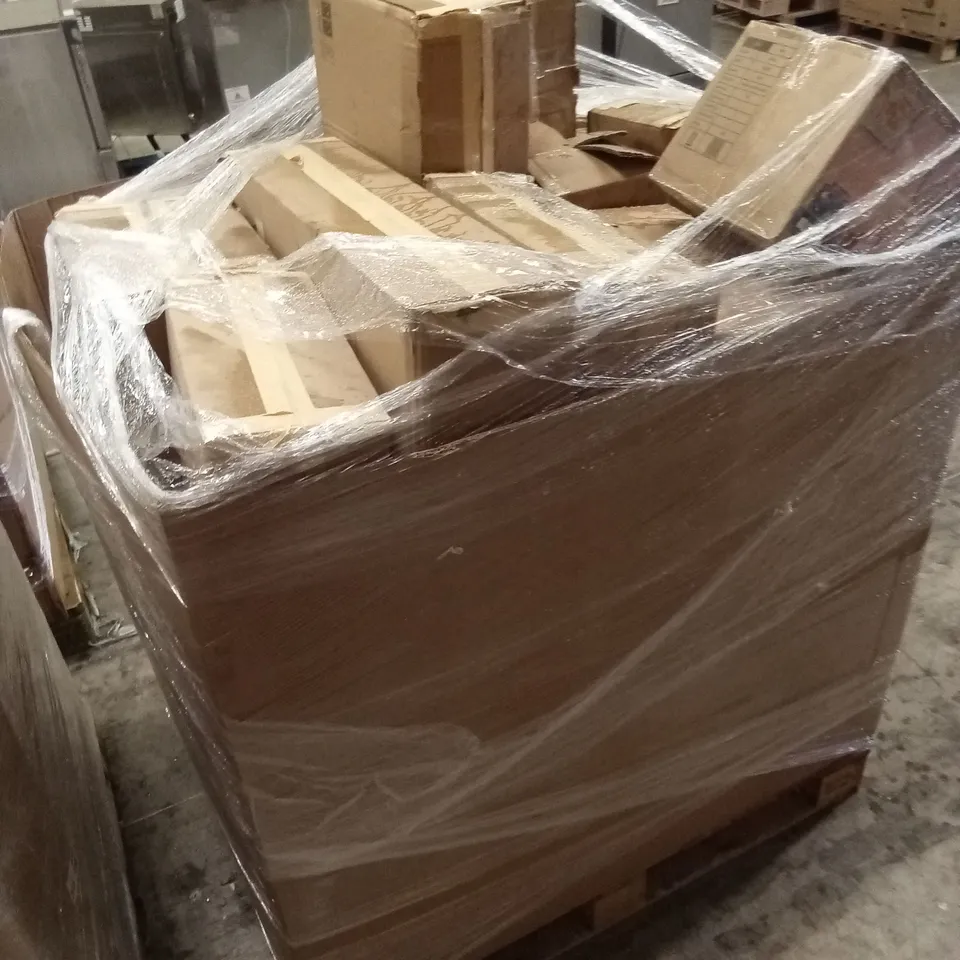 PALLET OF APPROXIMATELY 20 ASSORTED INDOOR LIGHTING PRODUCTS
