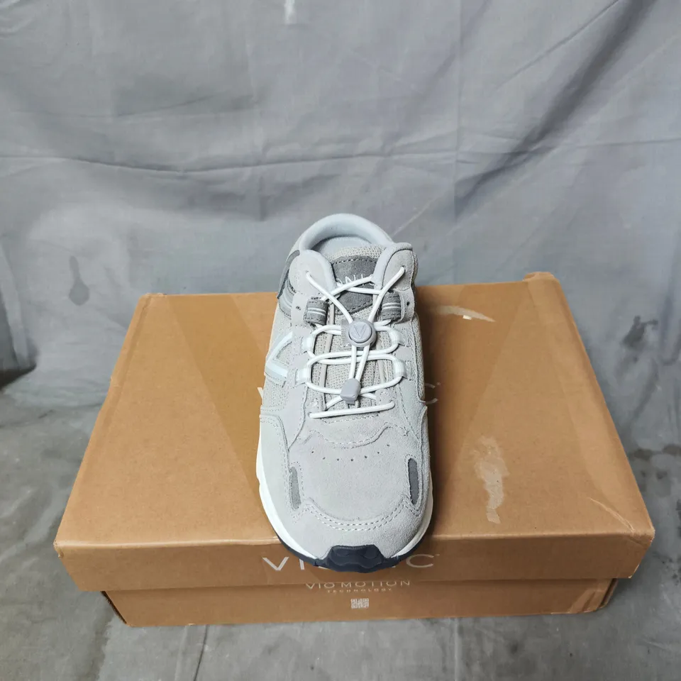 VIONIC MOTION GREY SNEAKERS – ATHLETIC SHOES (UNISEX) – BOXED, UK SIZE 4