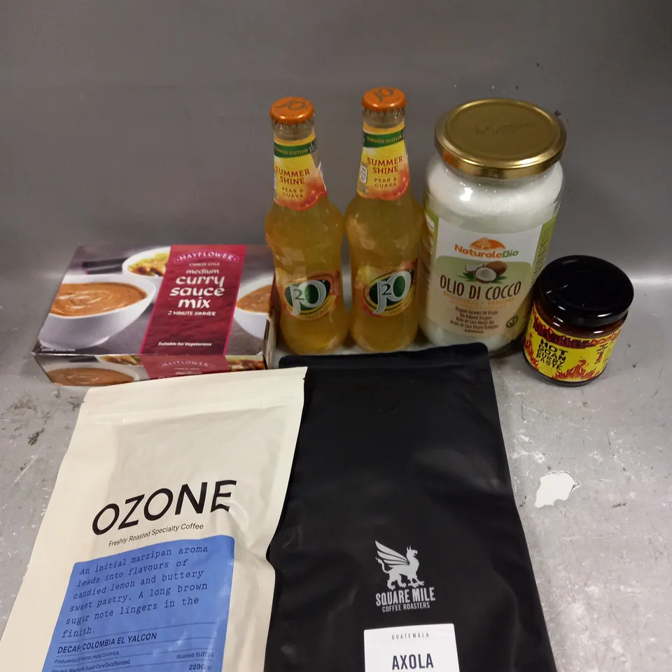 APPROXIMATELY 10 ASSORTED FOOD/DRINK PRODUCTS TO INCLUDE HOT GOAN CURRY PASTE, OZONE COFFEE, J20 DRINKS ETC - COLLECTION ONLY 