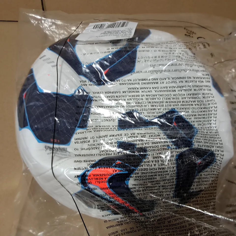 Nike aerosculpt size 5 football