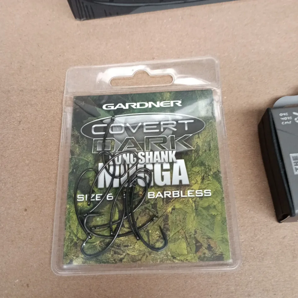 KORDA KRUSHA LARGE; GARDNER COVERT DARK LONG SHANK HOOKS SIZE 6 (BARBLESS) & SHORTY PELLET WAGGLER 7G – FISHING TACKLE LOT