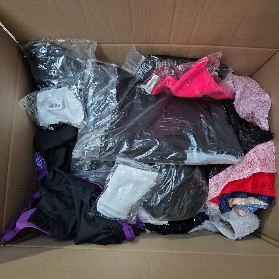 APPROXIMATELY 30 ASSORTED CLOTHING ITEMS IN VARIOUS SIZES, STYLES & COLOURS TO INCLUDE BRANDS SUCH AS PASSANGER, GUESS, GEORGE, ETC - COLLECTION ONLY