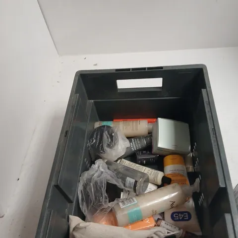 TOTE OF APPROXIMATELY 15 ASSORTED COSMETICS TO INCLUDE: BARE ANATOMY HAIR GROWTH SPRAY