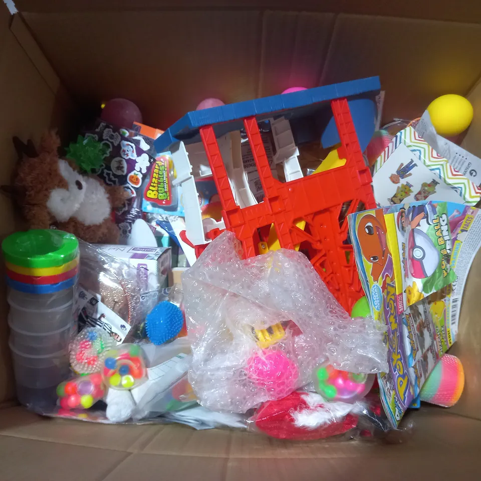 BOX OF APPROX 30 ASSORTED TOYS TO INCLUDE - DAY OF THE DEAD PENCILS - XBOX 360 CONTROLLER - DISNEY FROZEN SCRATCH PAD ECT