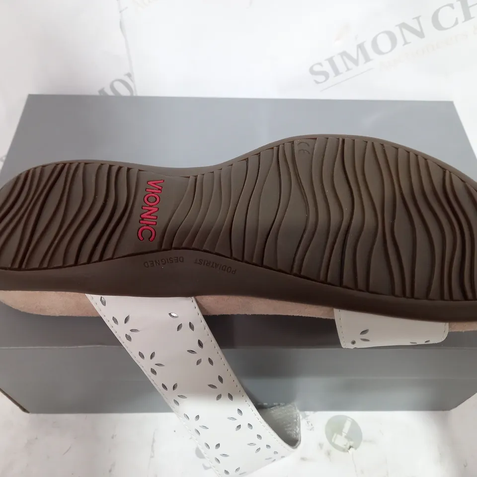 BOXED VIONIC BLACK REST SANDALS IN BLACK - WOMENS 6