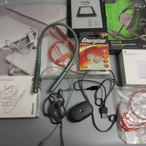LOT OF APPROXIMATELY 15 ASSORTED ITEMS TO INCLUDE RUGGED TABLET CASE,APPLE WIRELESS CHARGING CASE AND VARIOUS EARPHONES