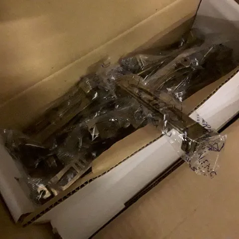 PALLET OF BRAND NEW HOMEWARE STOCK INCLUDING DRAWER HANDLES, METAL CHANDELIER & LARGE WRAPPED WALL ART