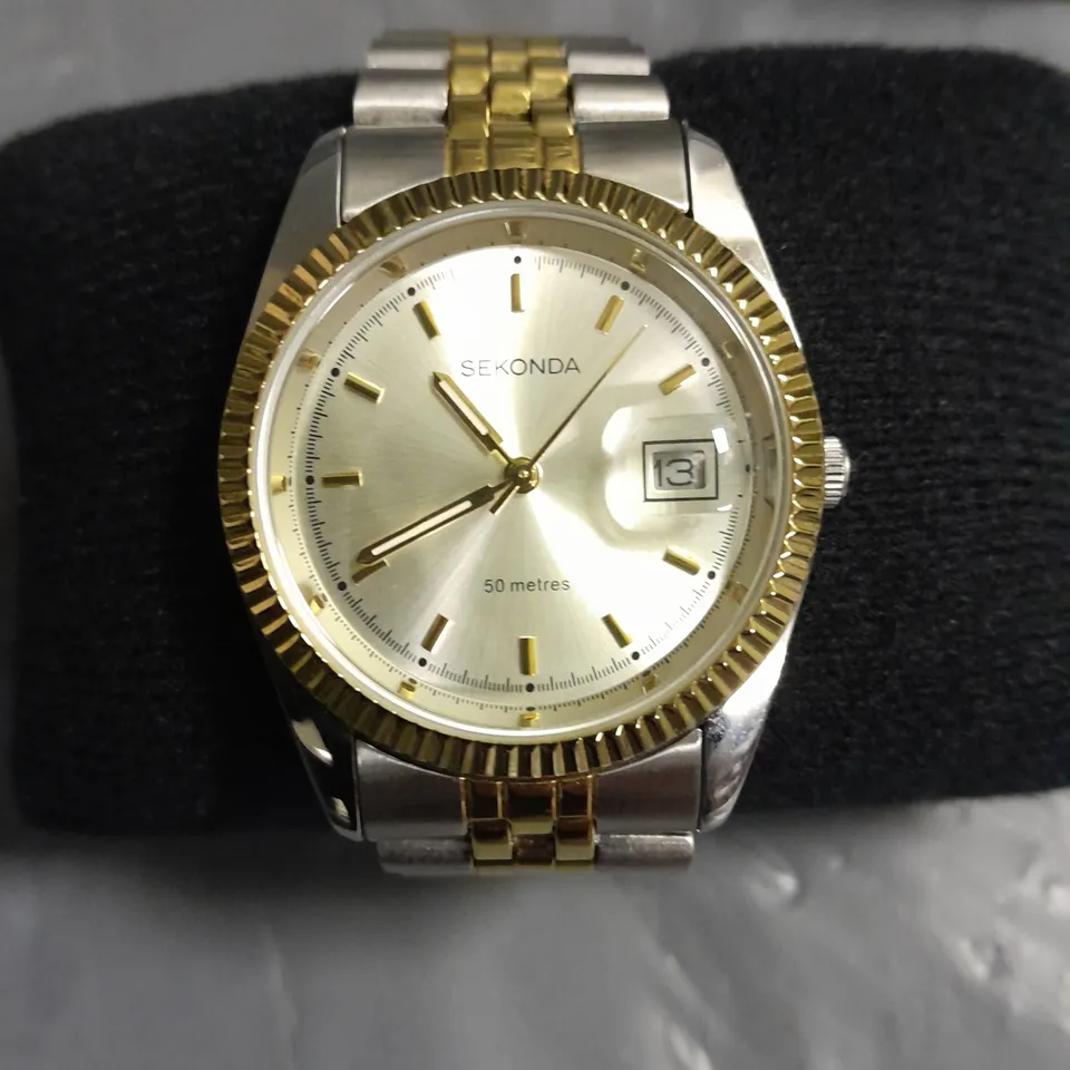 BOXED SEKONDA WATCH WITH STAINLESS STEEL BACK - 1757 AKT