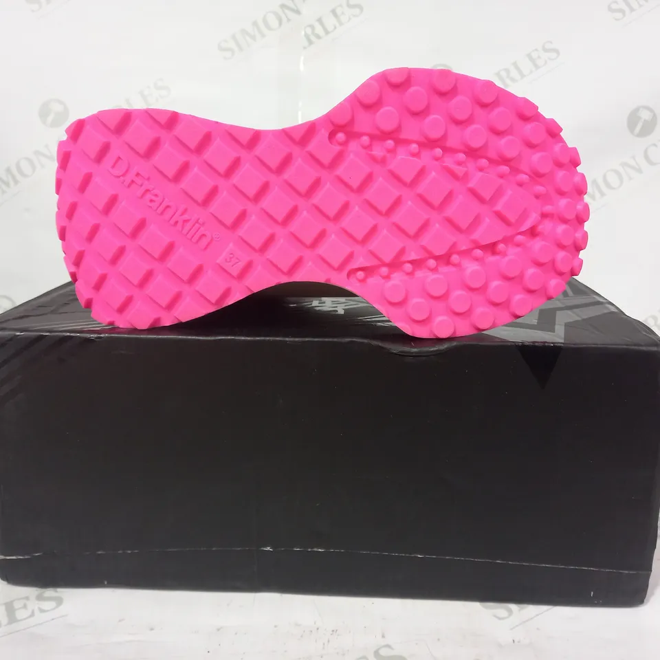 BOXED PAIR OF D.FRANKLIN TRAINERS IN GREY/WHITE/PINK/LIME EU SIZE 37