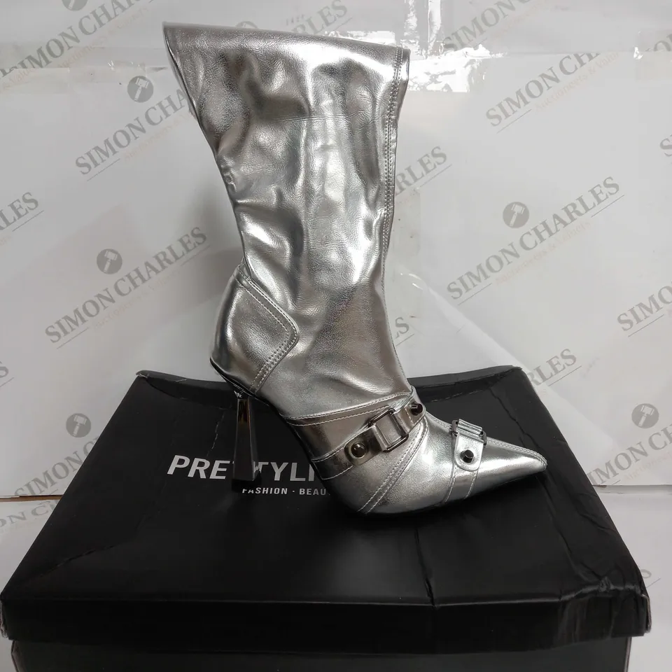 BOXED PRETTY LITTLE THING METALLIC BUCKLE HIGH HEELED KNEE BOOTS - UK 4 