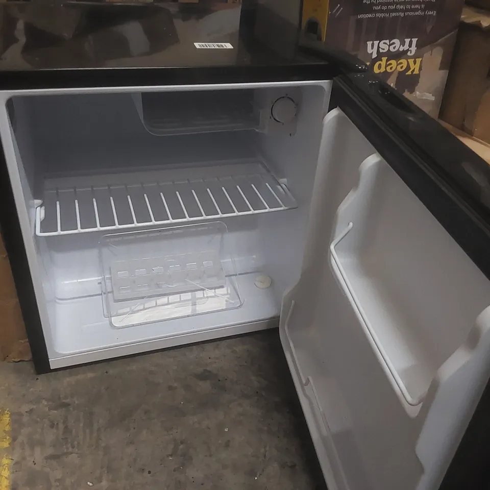 TABLE TOP MINI FRIDGE WITH ICE BOX 45 LITRE ADJUSTABLE THERMOSTAT, DOOR RACKS & REMOVABLE SHELF, SMALL DRINKS FRIDGE GAMER DESIGN BLACK