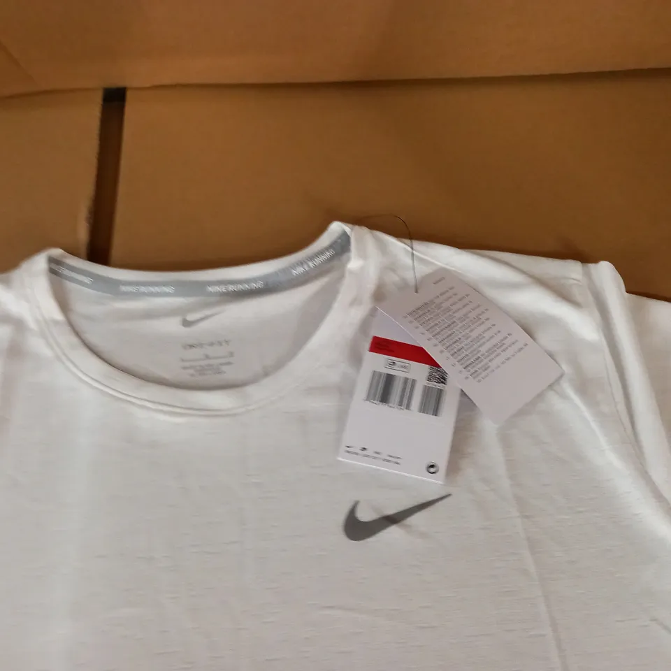 NIKE RUNNING WHITE T-SHIRT - L