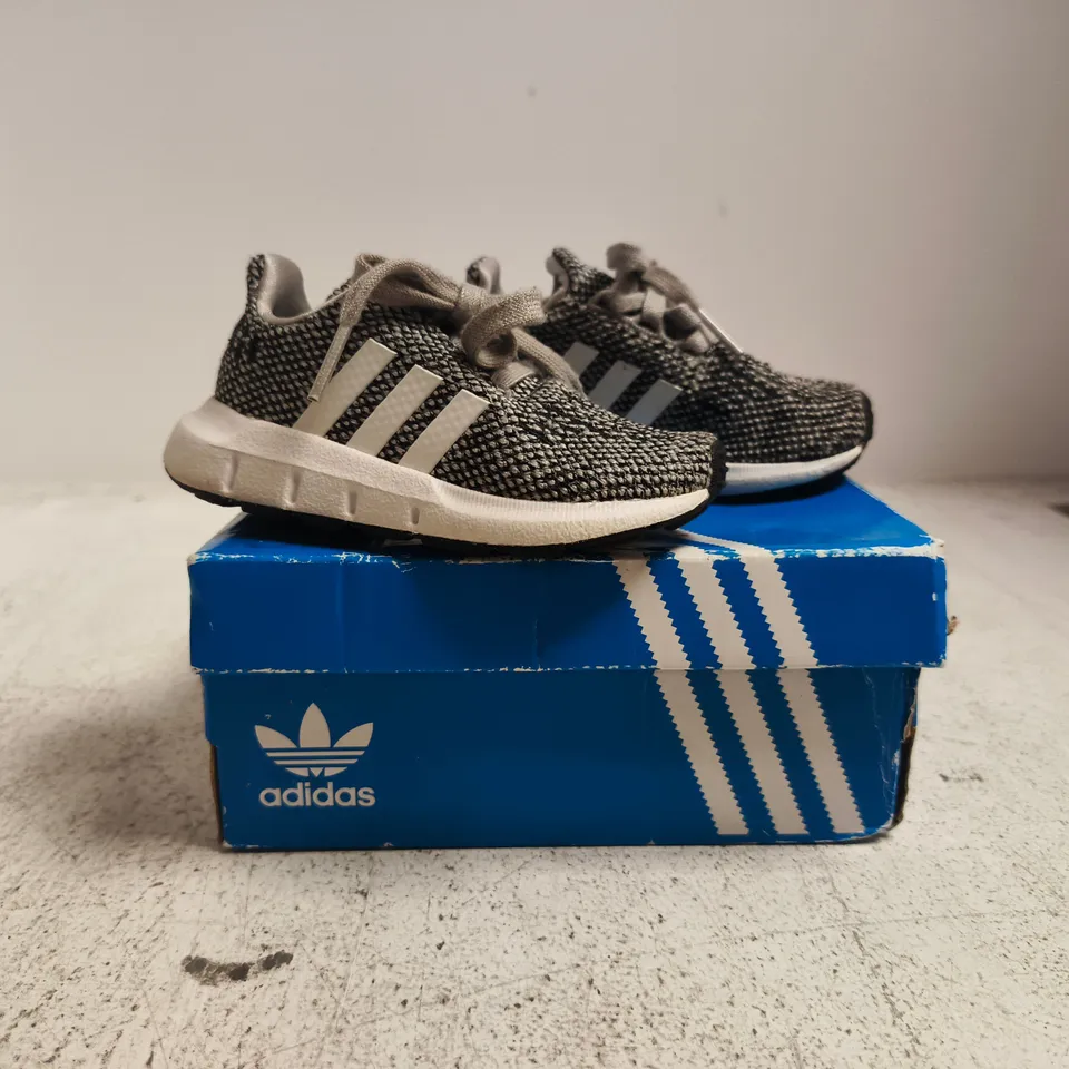 BOXED PAIR OF ADIDAS SWIFT RUN INFANT SHOES IN BLACK/WHITE SIZE 5