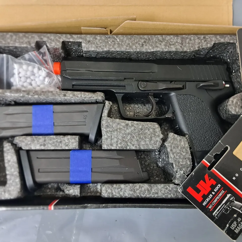 BOXED KWA HECKLER & KOCH USP .45 GAS BLOWBACK 6MM AIRSOFT PISTOL WITH 2 MAGAZINES 