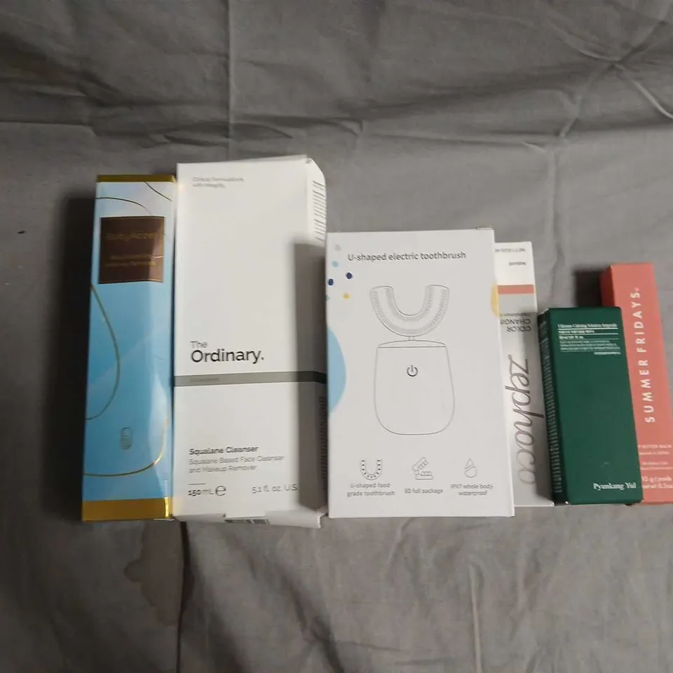 TOTE OF APPROX 15 ASSORTED COSMETIC ITEMS TO INCLUDE THE ORDINARY SQUALANE CLEANSER & SKINCARE BUNDLE