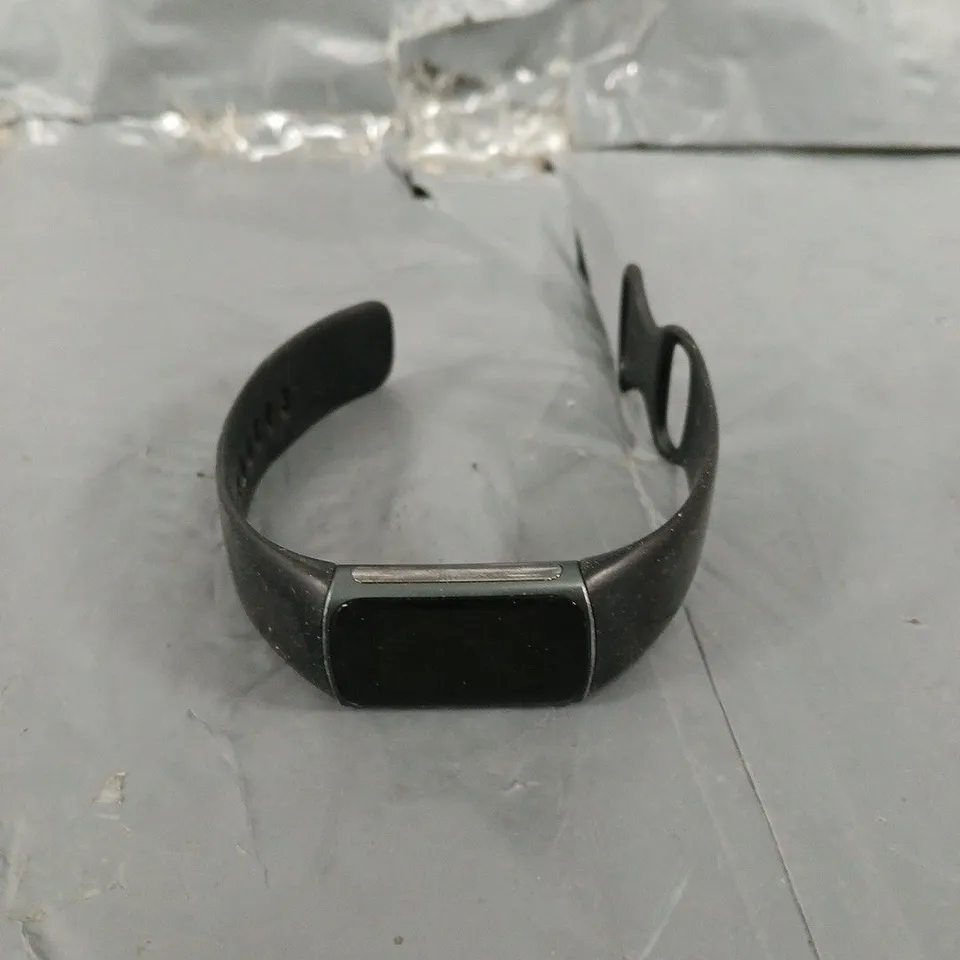 FITBIT CHARGE 5 