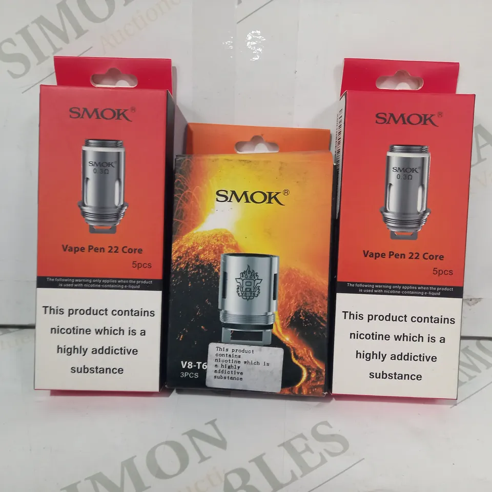 BOX OF APPROXIMATELY 20 ASSORTED E-CIGARETTE ITEMS TO INCLUDE SMOK VAPE PEN 22 CORE, SMOK V8-T6, ETC