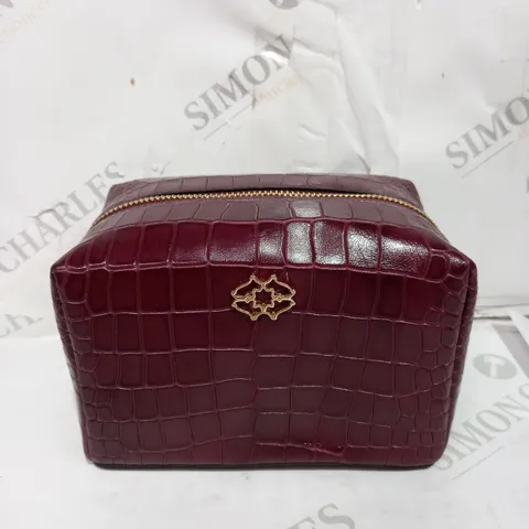 RADLEY LONDON THOMAS ROAD MEDIUM ZIP TOP LEATHER POUCH IN BURGUNDY