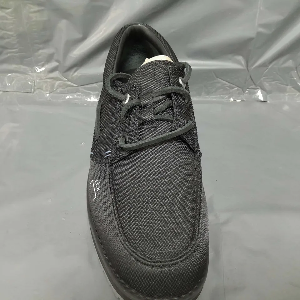 BOXED PAIR OF TIMBERLAND SHOES IN BLACK UK SIZE 8