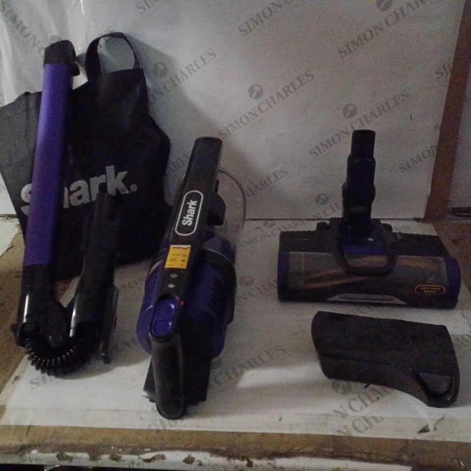 SHARK ANTI HAIR WRAP CORDLESS PET VACUUM CLEANER IZ202UKT
